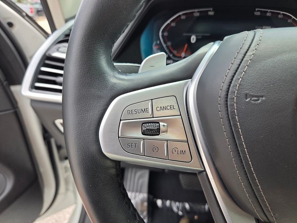 Used 2021 White BMW xDrive40i image 33