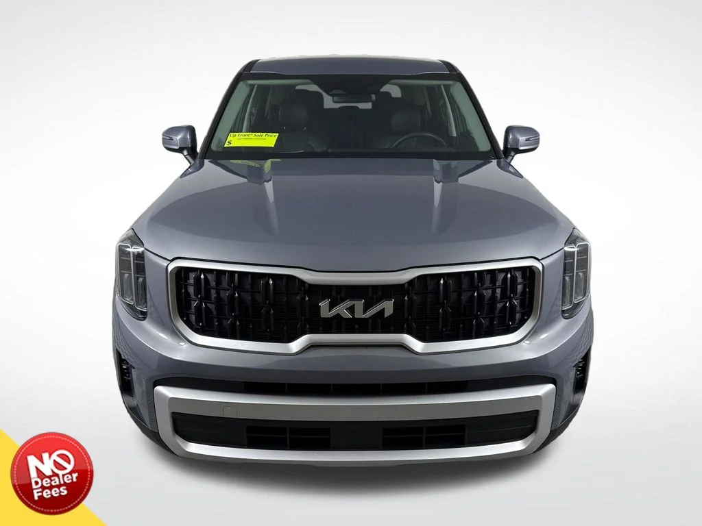 Used 2025 Silver Kia LX image 9