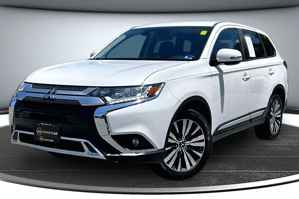Certified Used 2020  Mitsubishi SE image 3