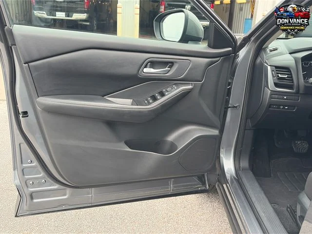 Used 2025 Gray Nissan SV image 10