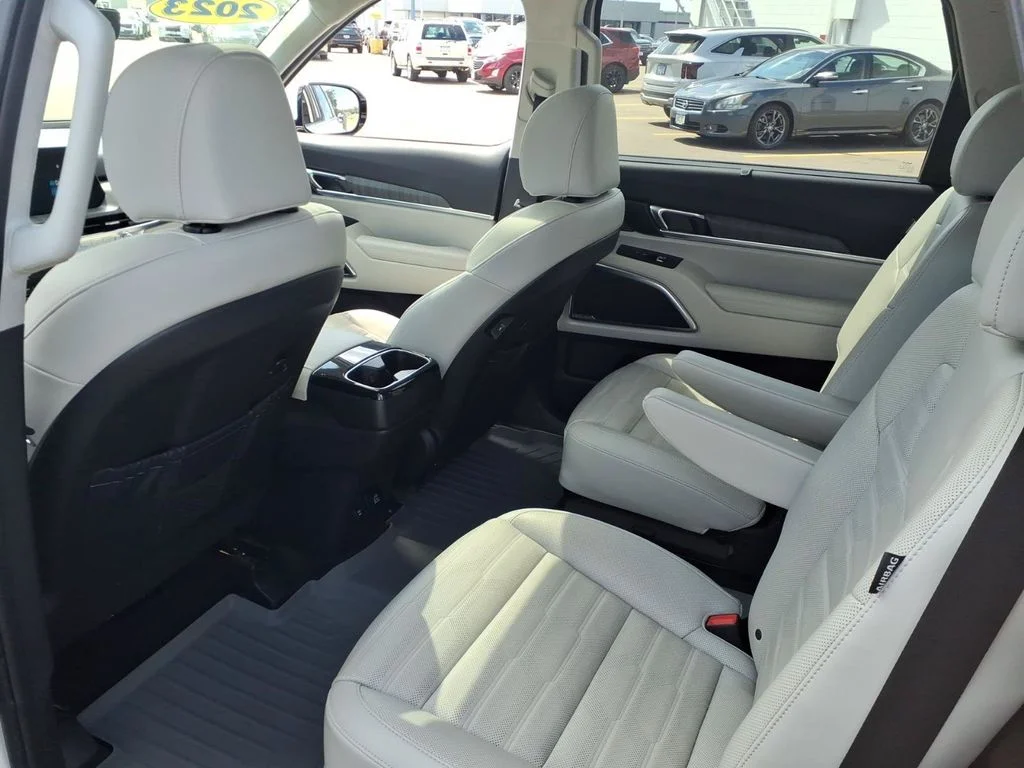 Used 2023 White Kia SX-Prestige image 11
