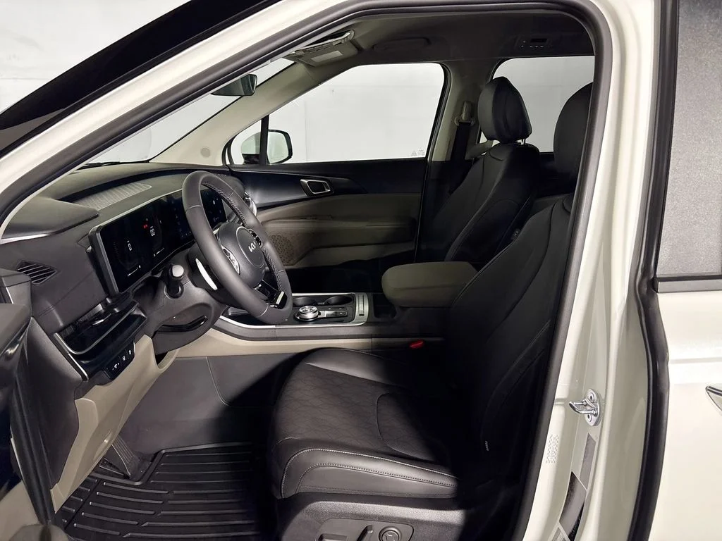 New 2026 Snow White Pearl Kia LXS image 11