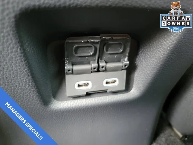 2025 Toyota RAV4 XLE - Photo 13