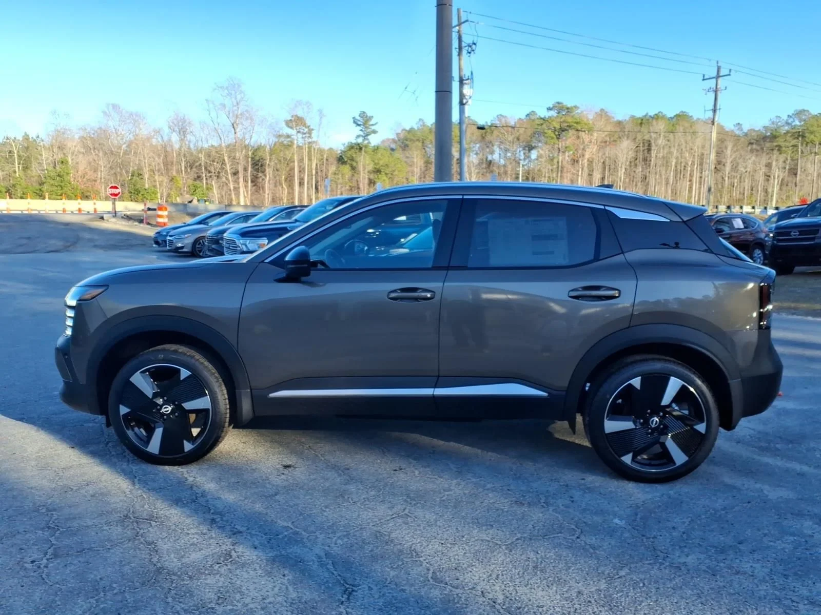 New 2026 Canyon Bronze Metallic Nissan SR image 3