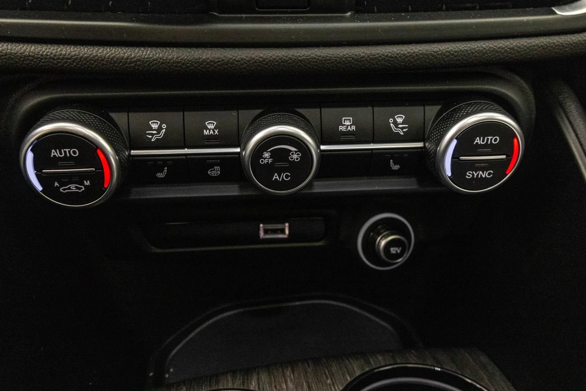 Used 2022 White Alfa Romeo Ti image 27