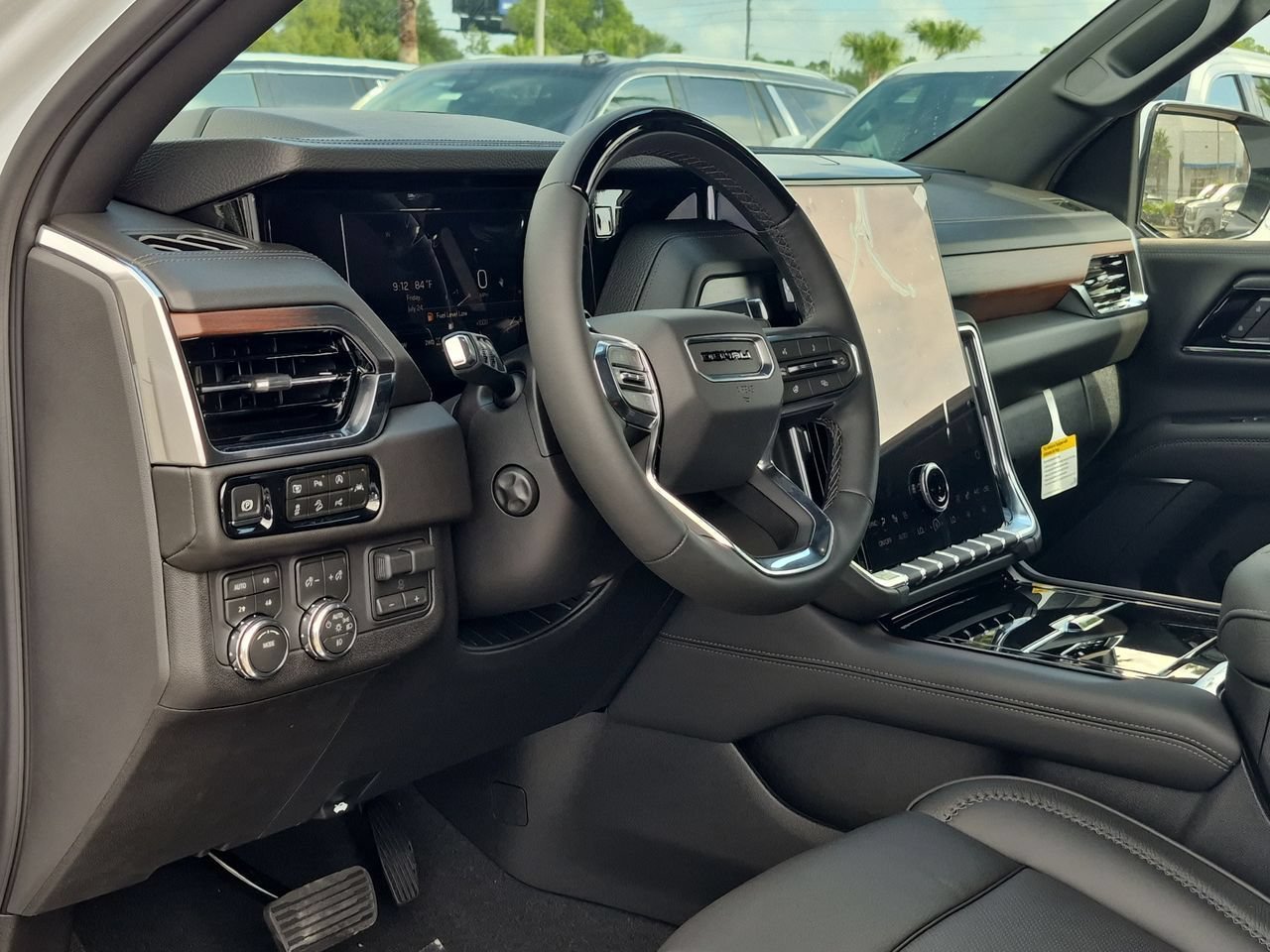 2026 GMC Yukon Denali - Photo 10