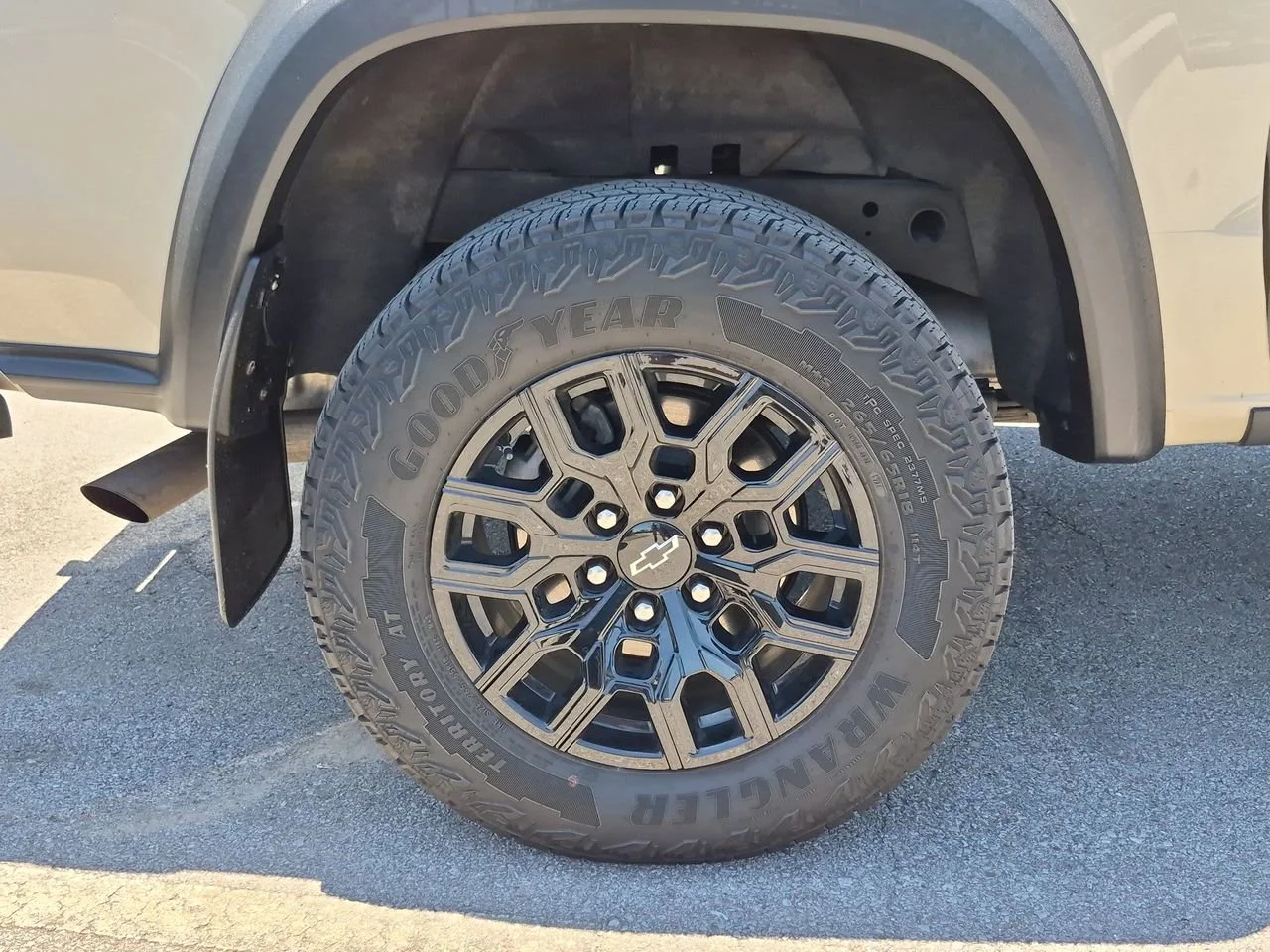 Used 2024 Sand Dune Metallic Chevrolet Trail Boss image 32