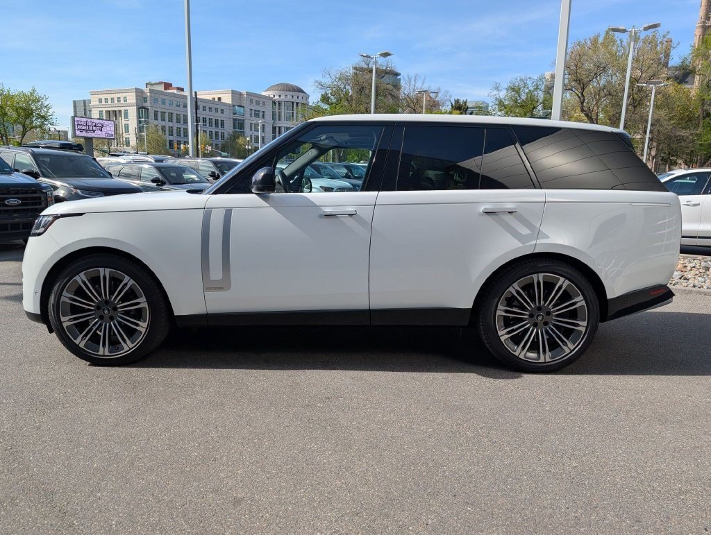 Used 2023 Fuji White Land Rover Autobiography image 8