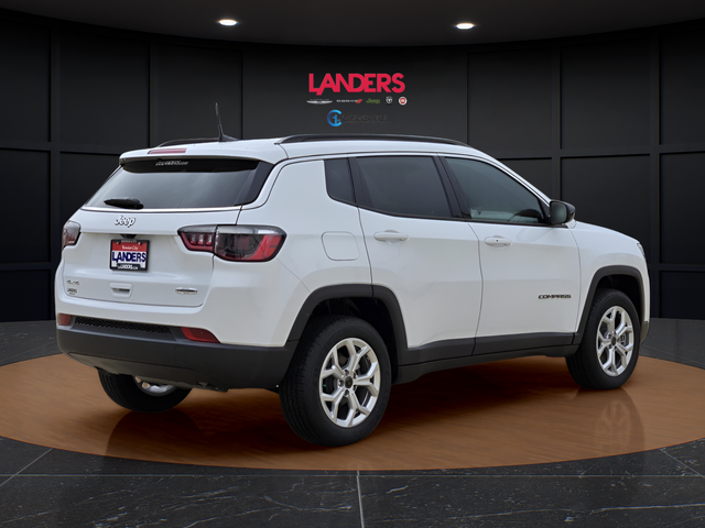 New 2026 Bright White Clearcoat Jeep Latitude image 3