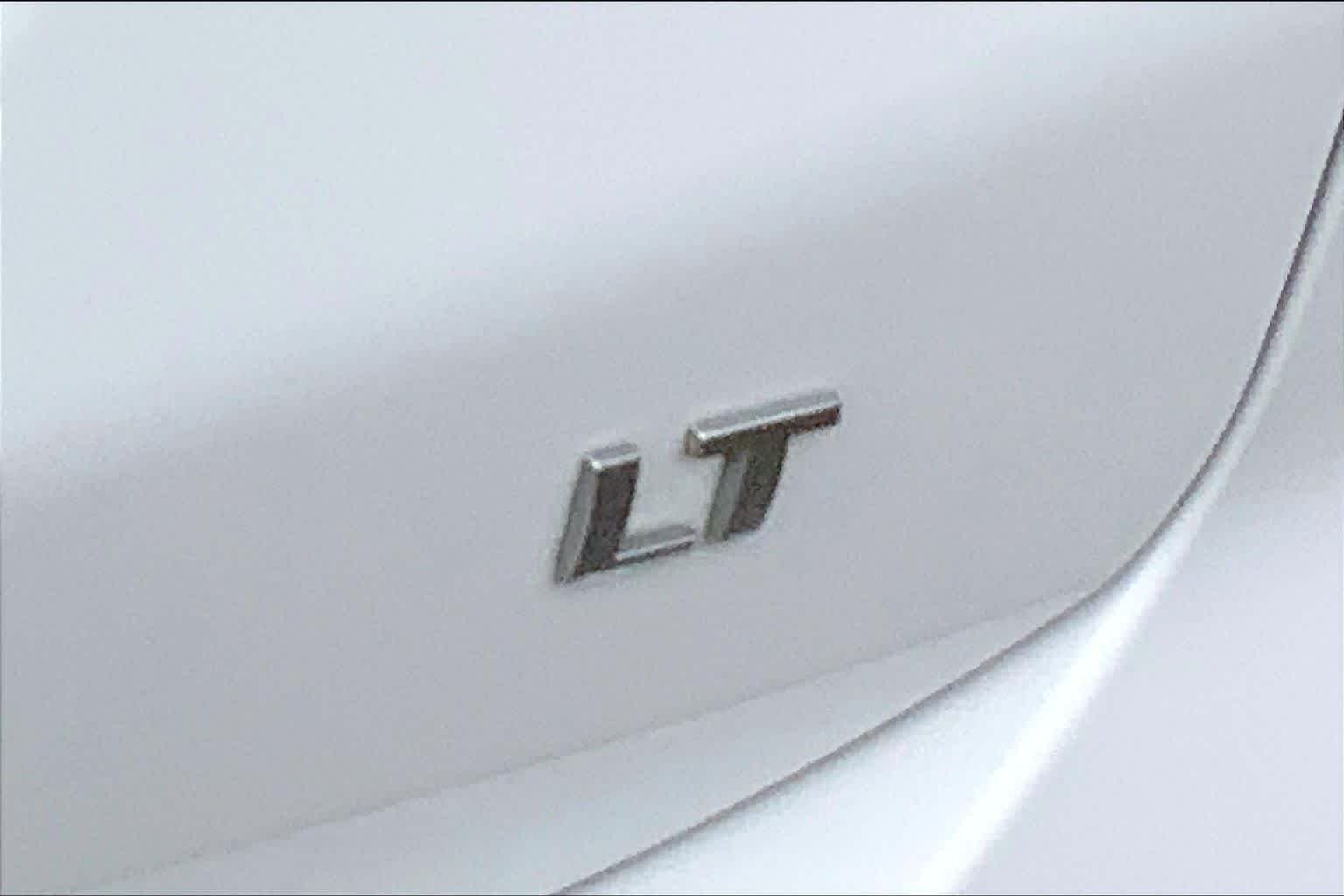 Used 2019 Summit White Chevrolet LT image 9
