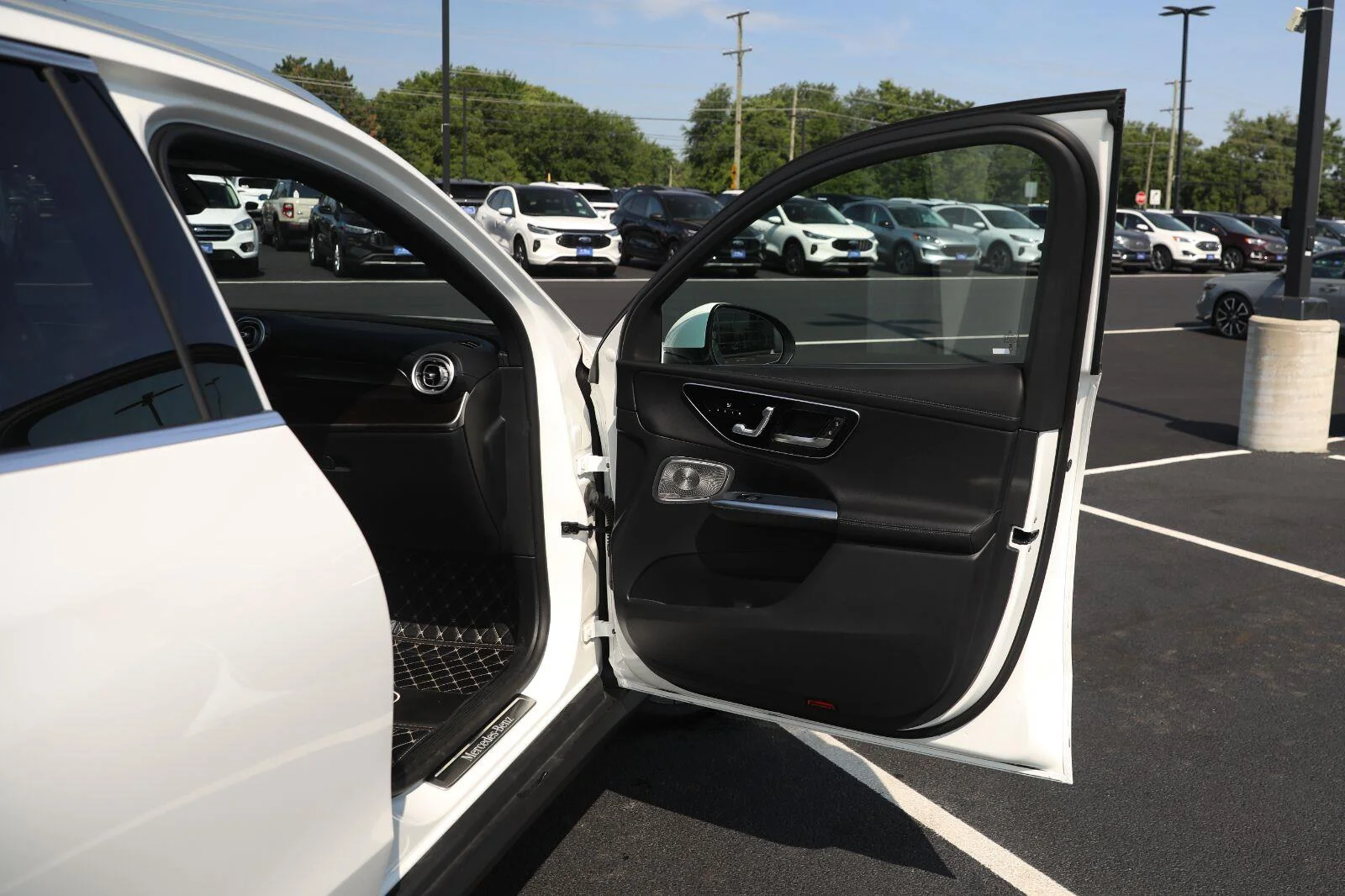Used 2023 Polar White Mercedes-Benz GLC 300 image 31