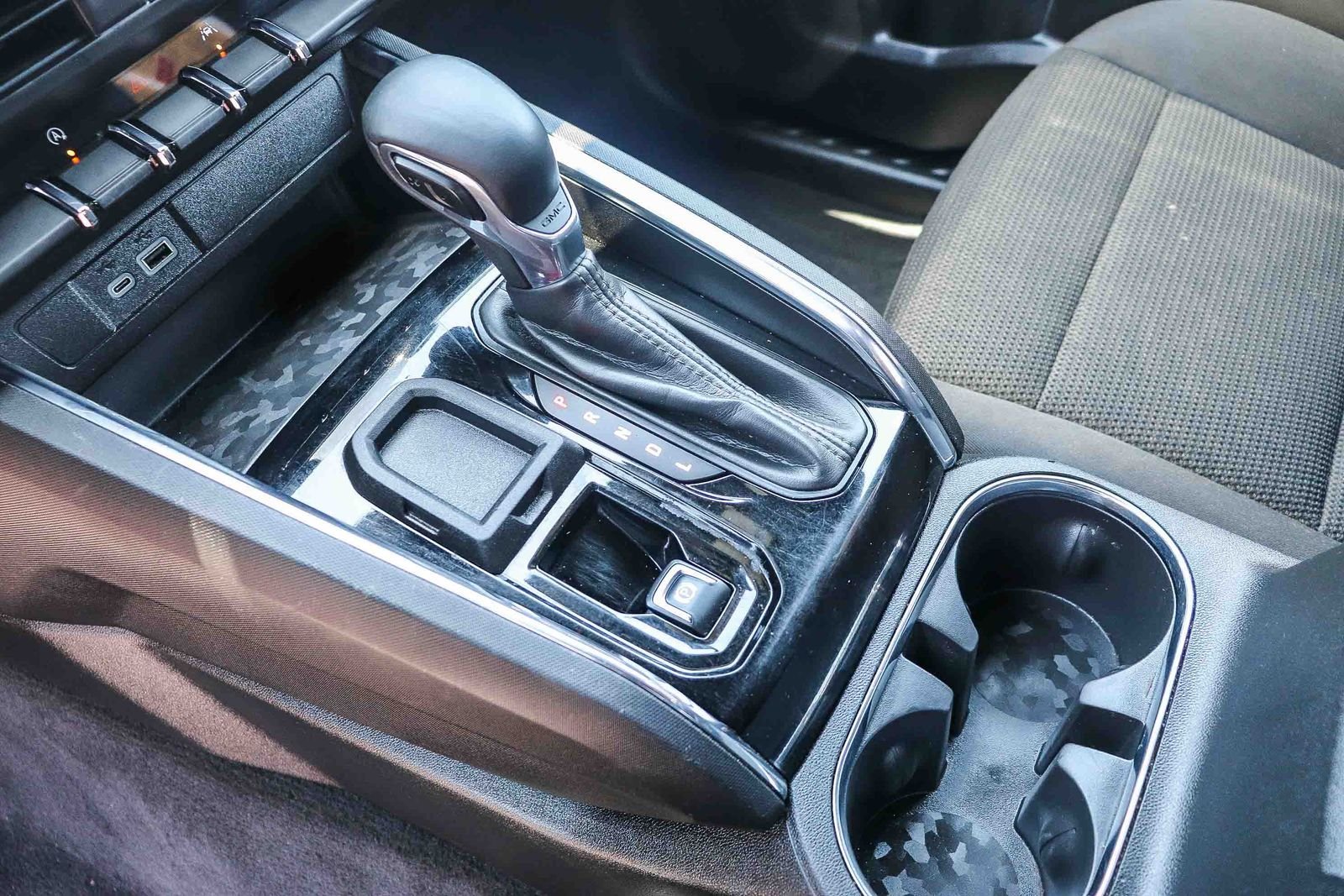 Used 2024 Desert Sand Metallic GMC Elevation image 23