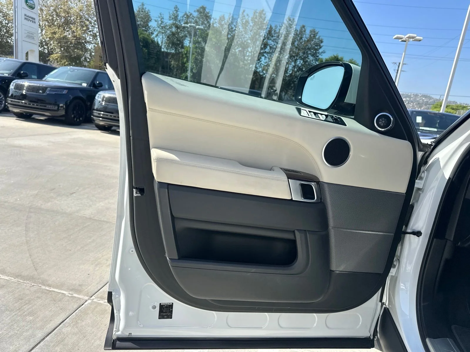 Used 2014  Land Rover 3.0L V6 Supercharged HSE image 18