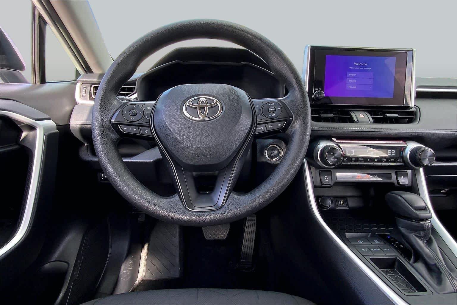 Used 2025 Ice Cap Toyota XLE image 6