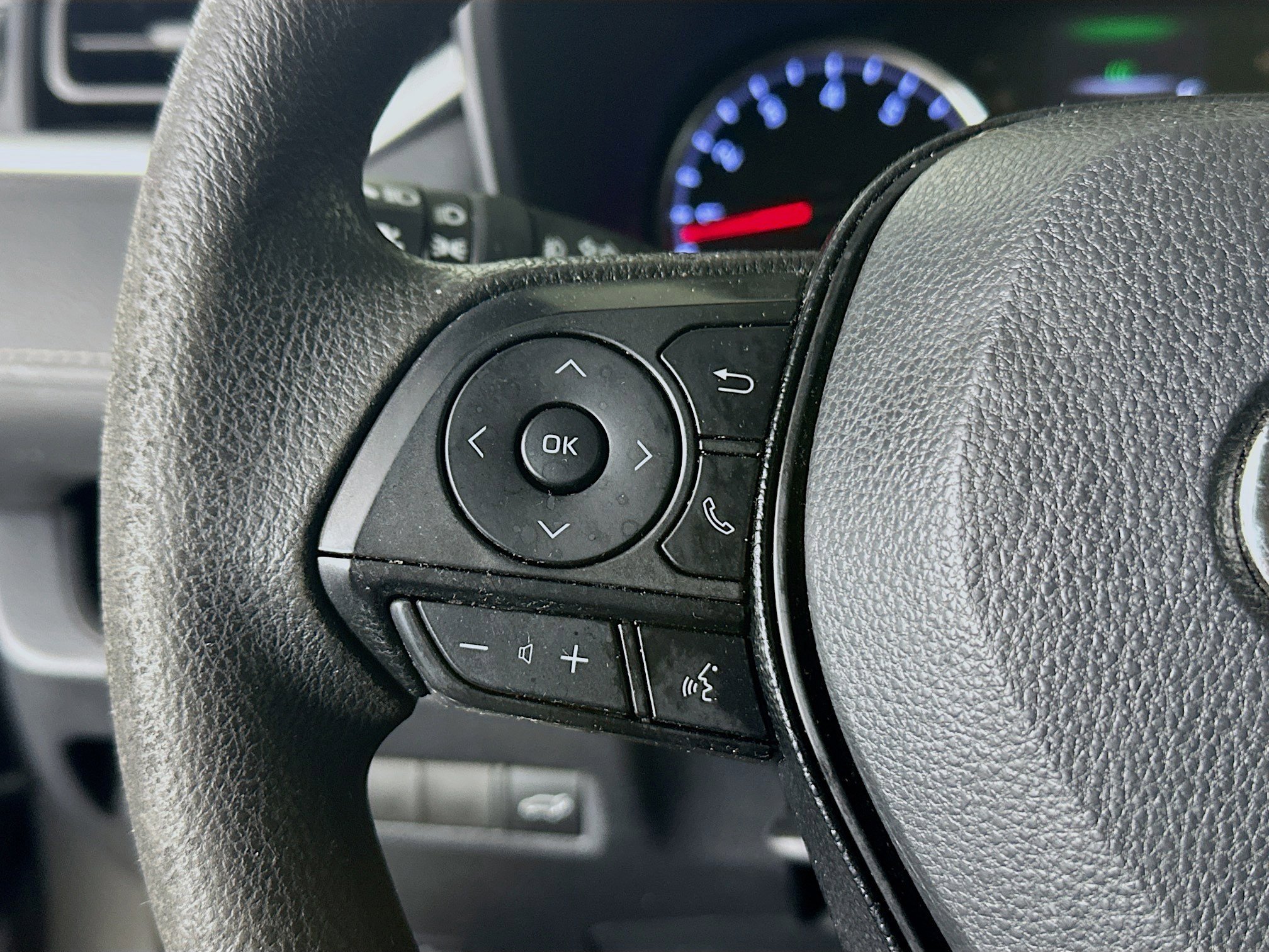 Used 2020 Silver Sky Metallic Toyota XLE image 16
