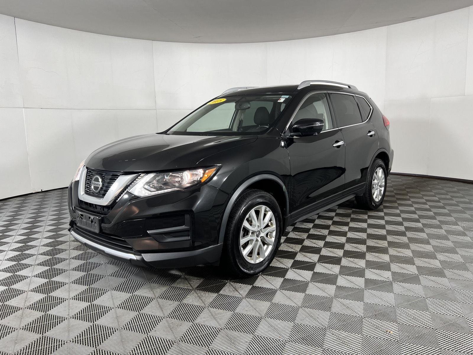 Used 2018 Black Nissan  image 4