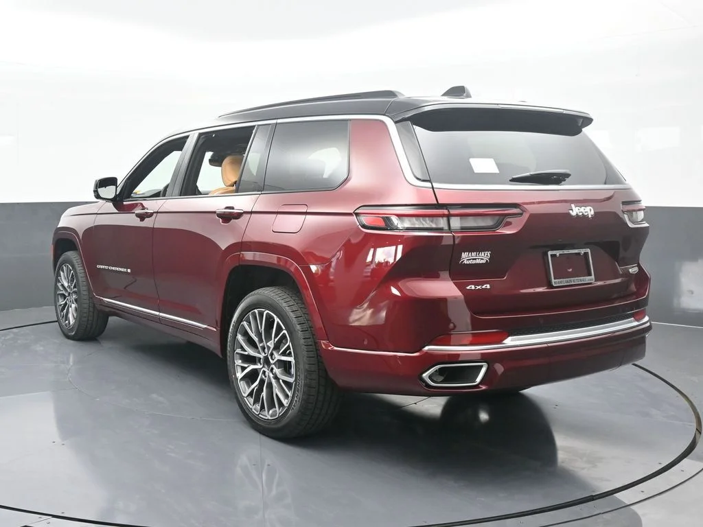 New 2025 Velvet Red Pearlcoat Jeep Summit image 4