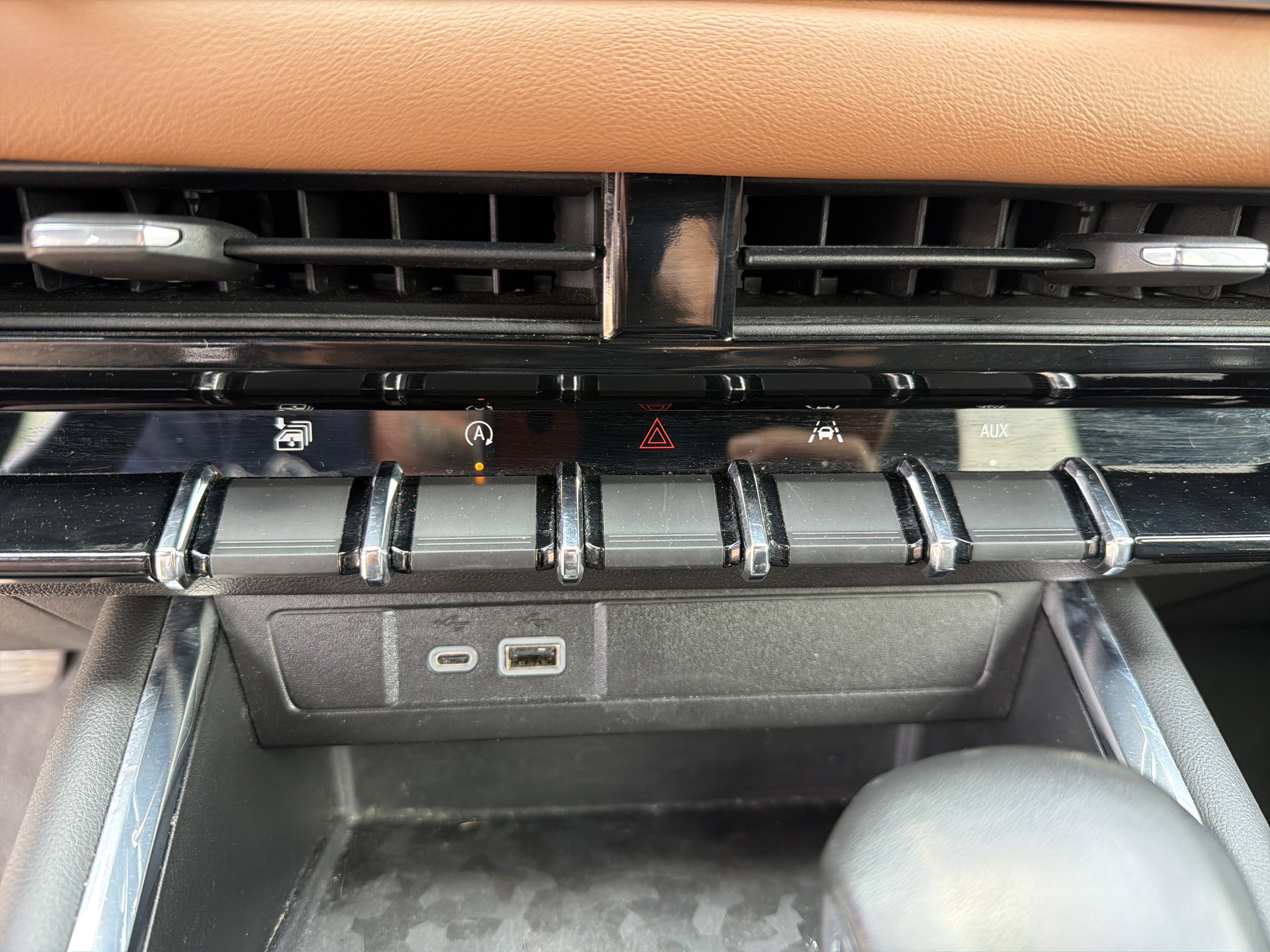 Used 2023 Summit White GMC 4WD AT4 image 9