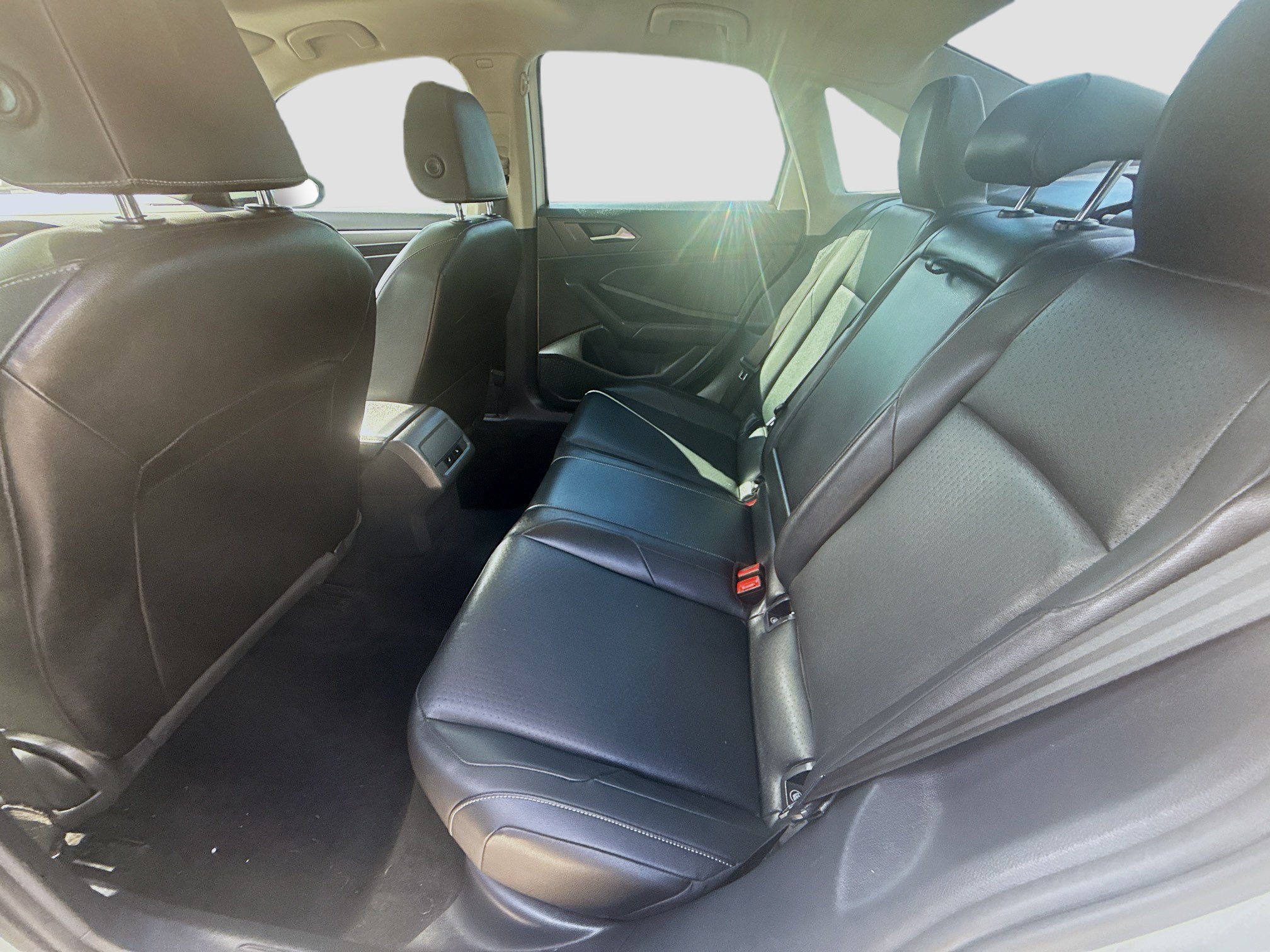 Used 2019 Pure White Volkswagen 1.4T SE image 22