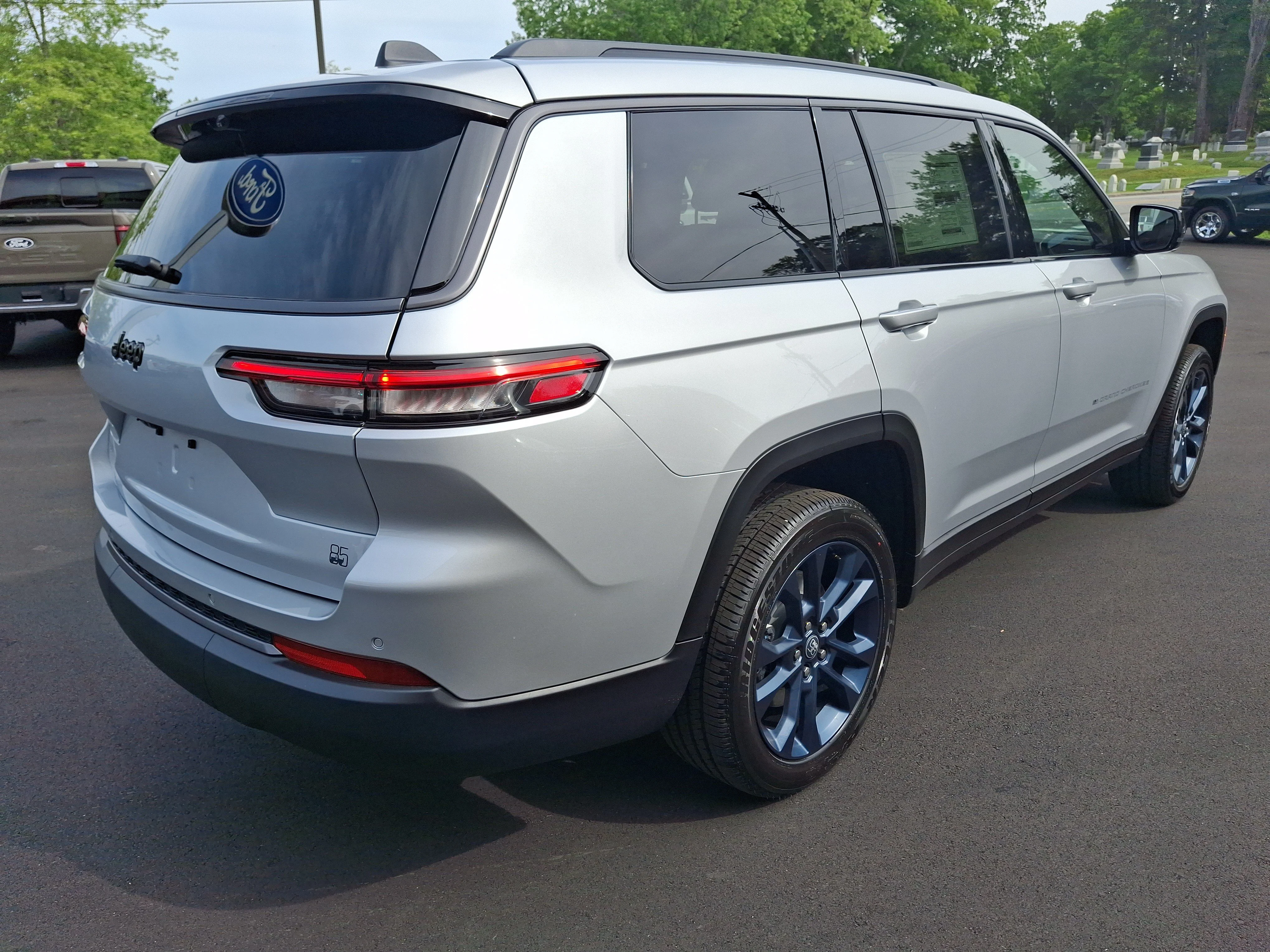 New 2026 Silver Zynith Exterior Paint Jeep 85th Anniversary Edition image 8