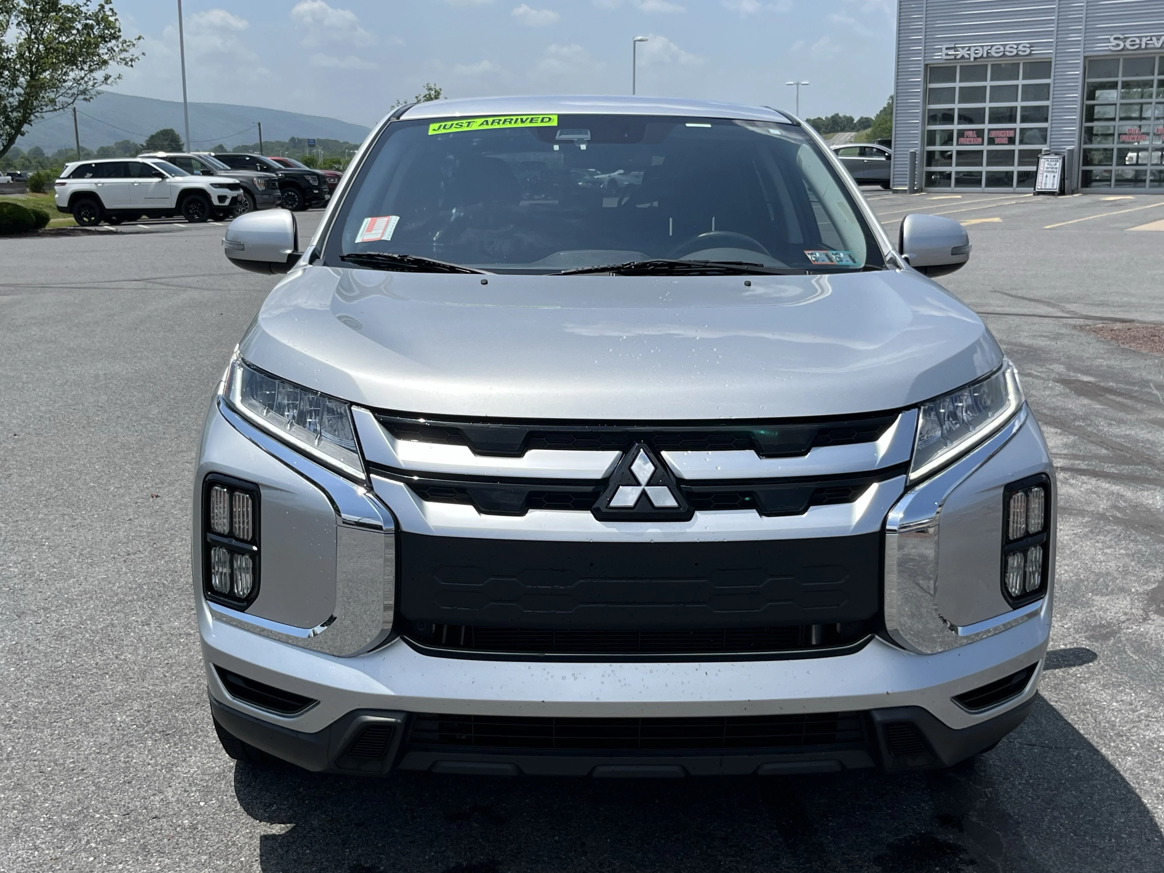 Used 2020 Alloy Silver Metallic Mitsubishi  image 11