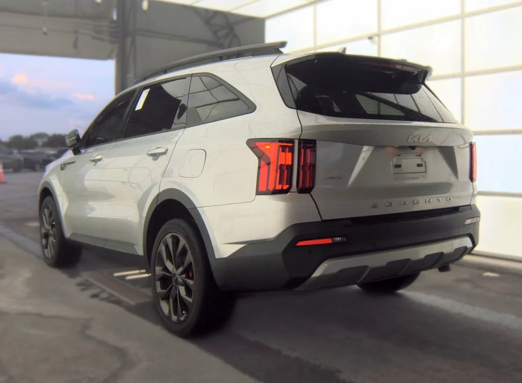 Used 2022 Silver Kia X-Line SX Prestige image 2