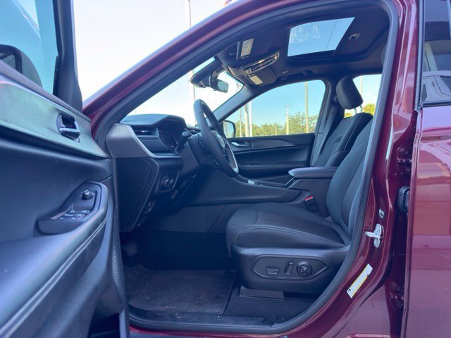 Used 2025 Velvet Red Pearlcoat Jeep Laredo X image 5