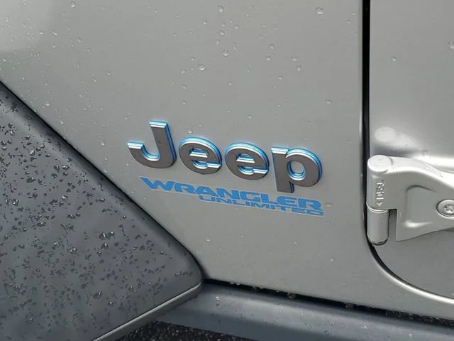 Used 2021 Billet Silver Metallic Clearcoat Jeep Unlimited Rubicon image 28