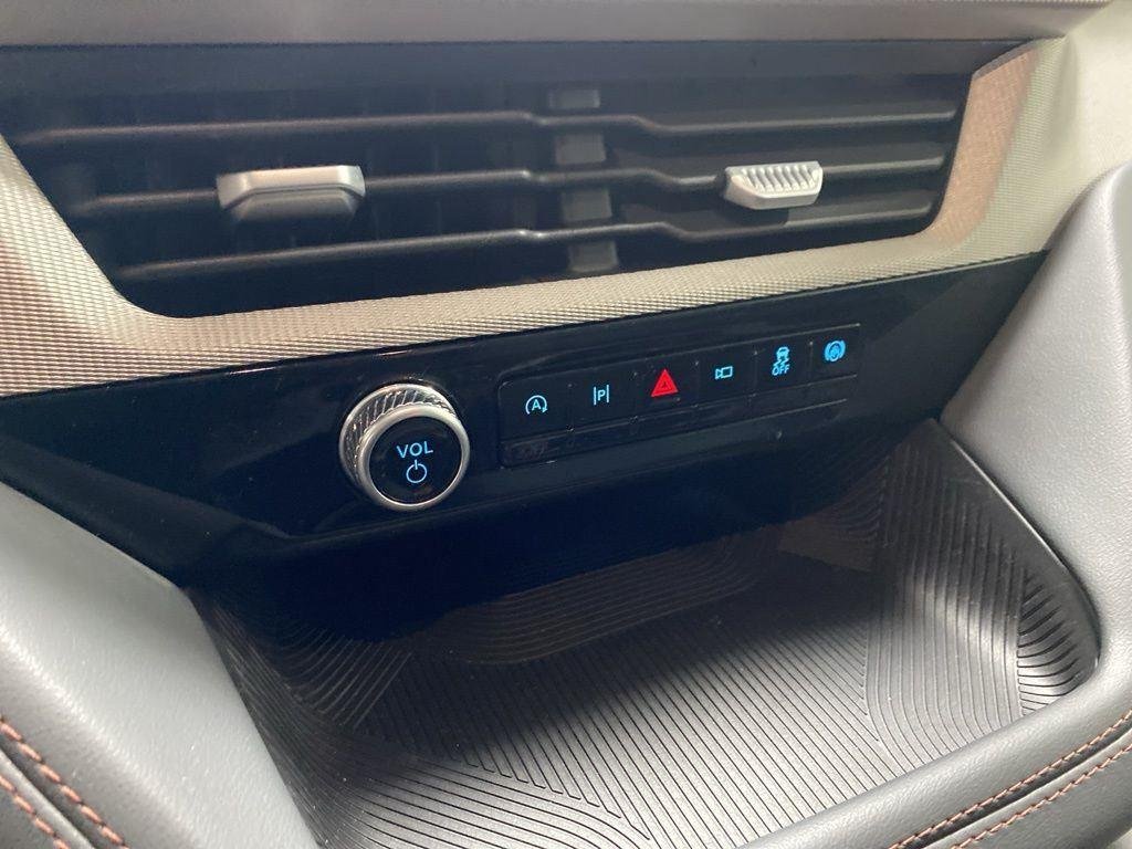 Used 2025 Vapor Blue Ford Active image 28