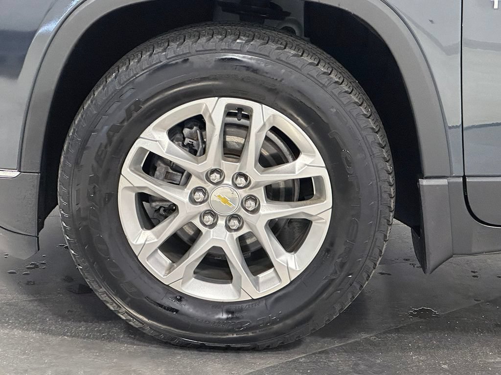 Used 2021 GRAPHITE METALLIC Chevrolet LT Leather image 17