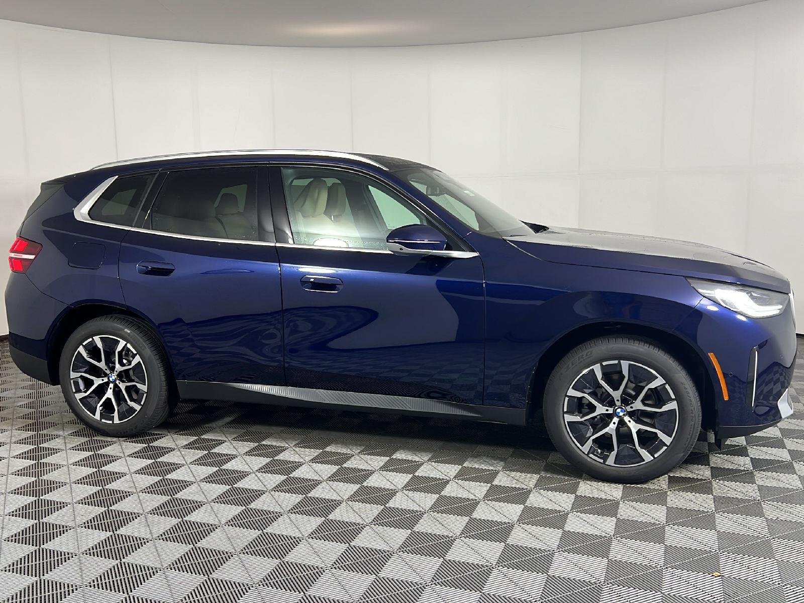 New 2026 Tanzanite Blue II Metallic BMW 30 xDrive image 15