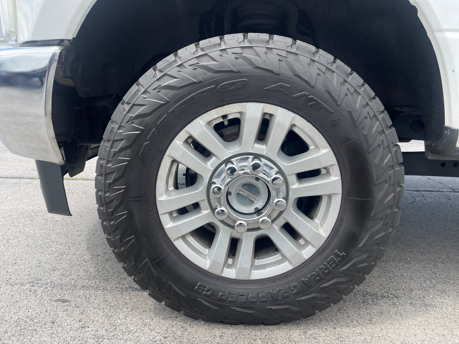 Used 2019 White Ford XL image 30