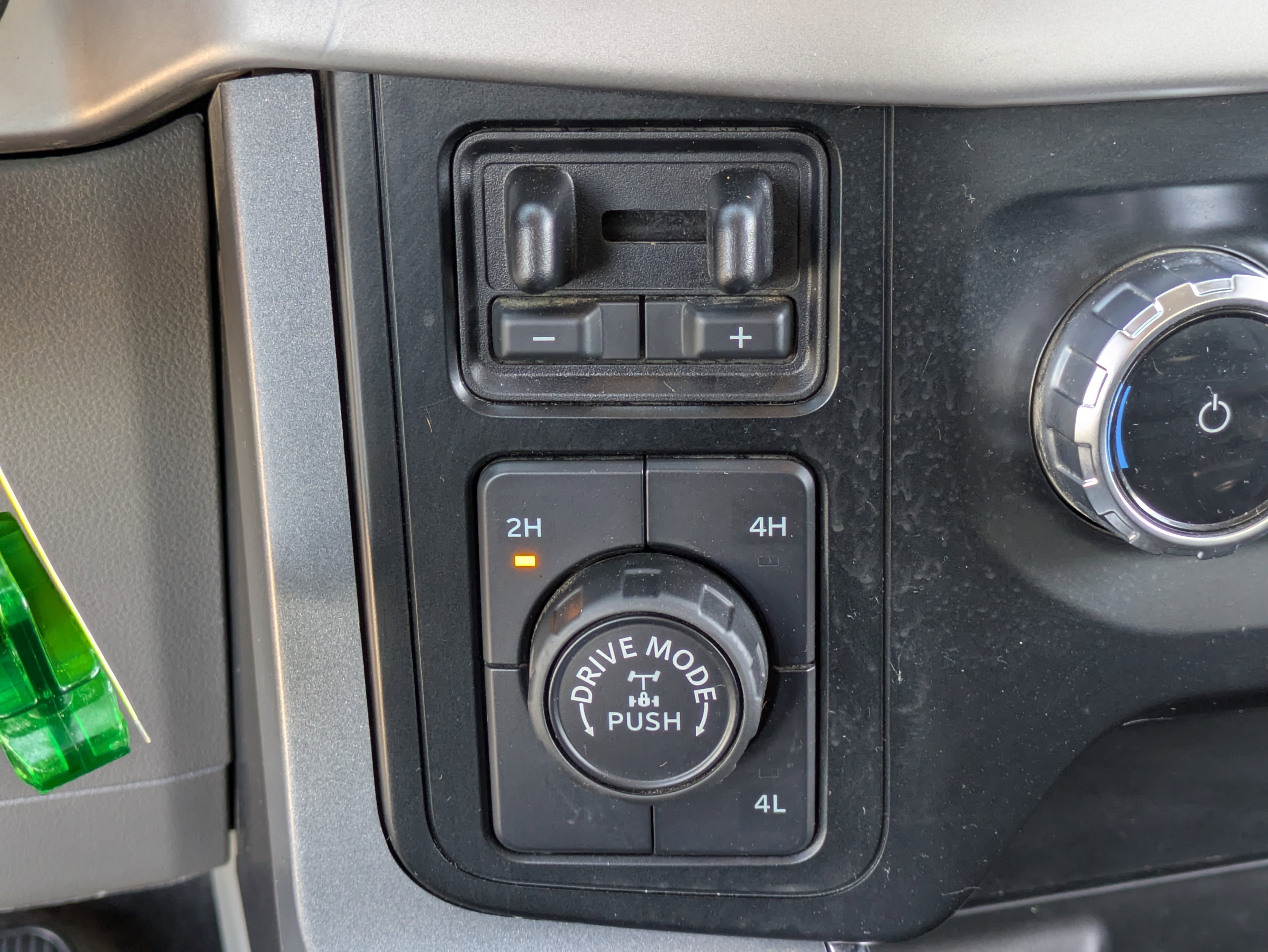 Used 2023 Bronze Ford XLT image 25