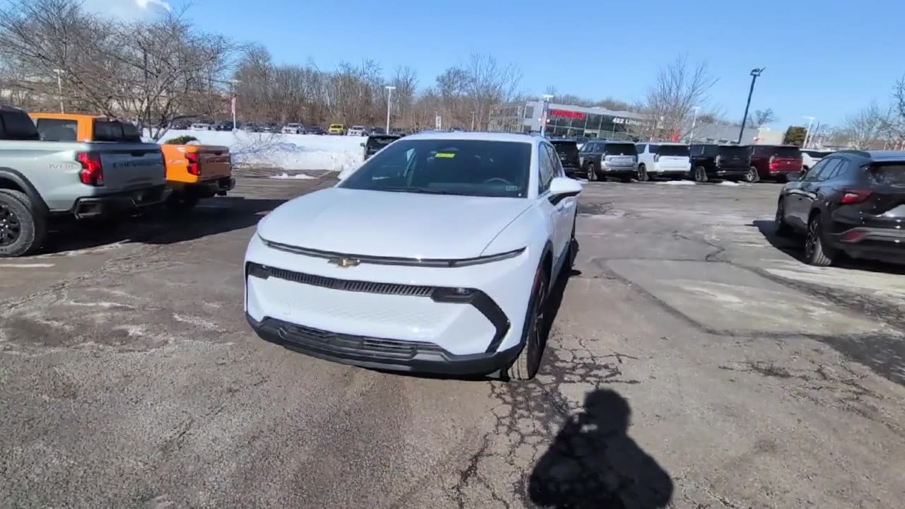 New 2026 Summit White Chevrolet LT image 38