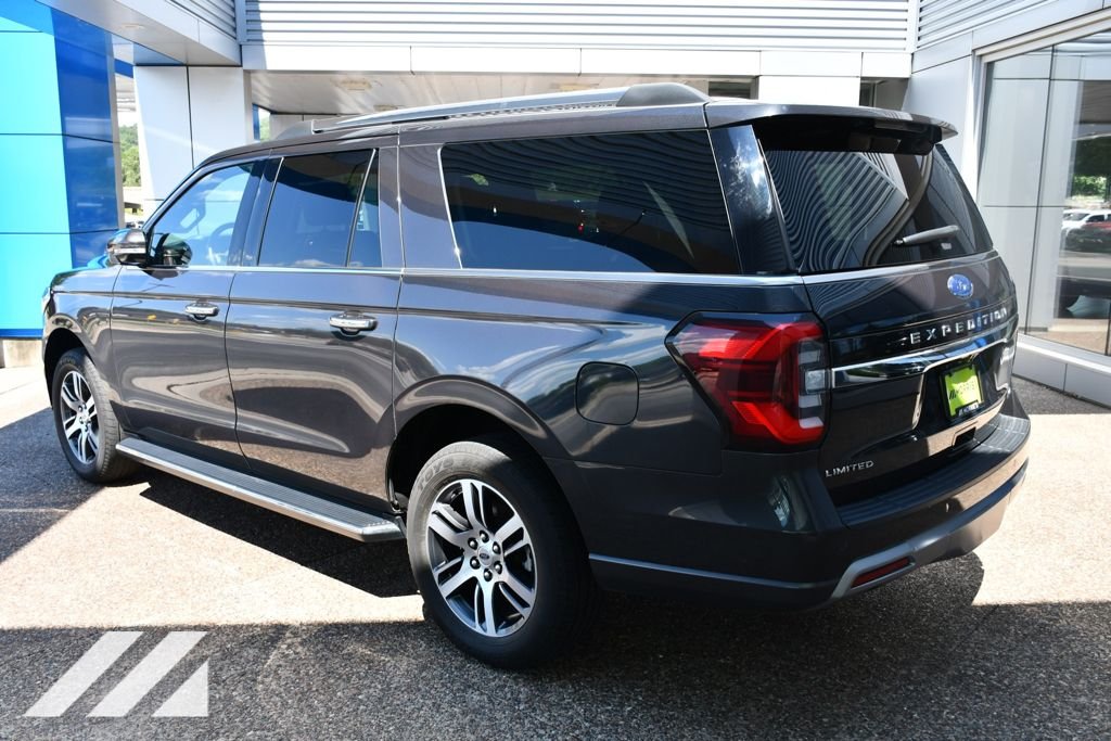 Used 2023  Ford Limited image 4