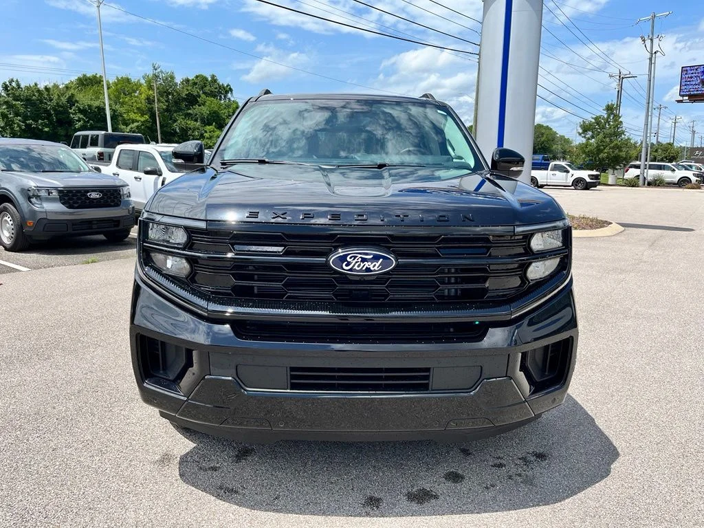 New 2027 Black Ford Platinum image 2