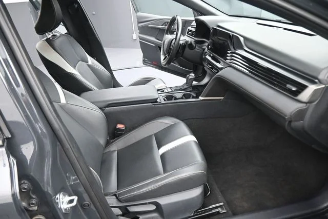 Used 2025  Toyota SE image 14