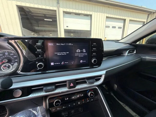 Used 2023 Silver Kia LXS image 21