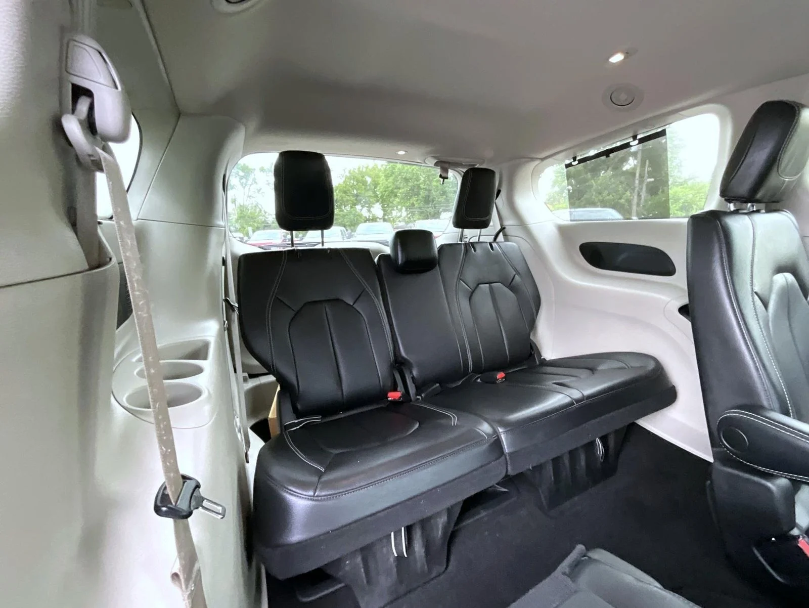 Used 2022 White Chrysler Touring L image 22
