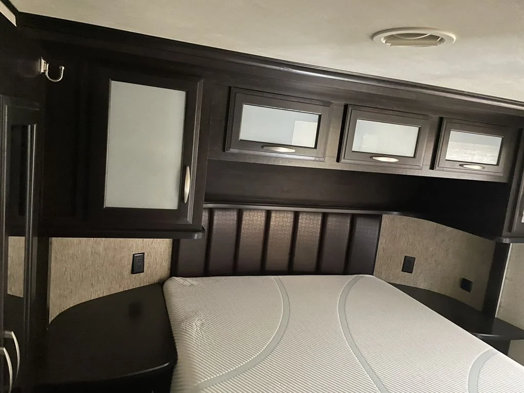 Used 2016  Grand Design Toy Hauler image 12