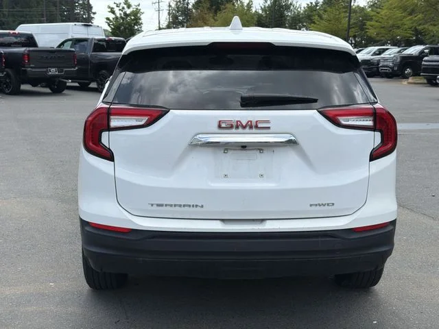 Used 2024 White GMC SLE image 12