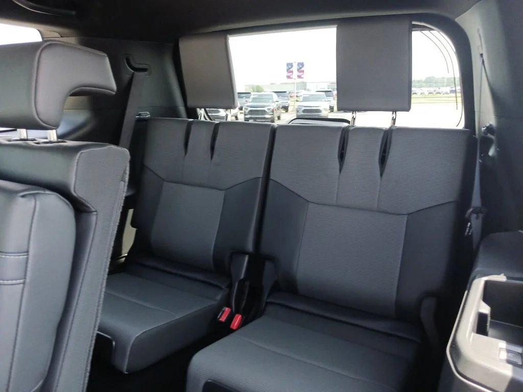 Used 2025  Lexus 550 Luxury image 30