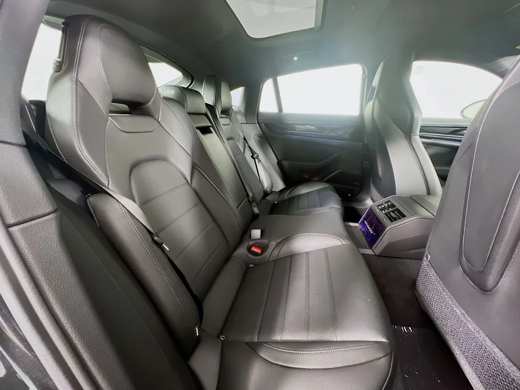 2025 Porsche Panamera 4 E-Hybrid - Photo 29