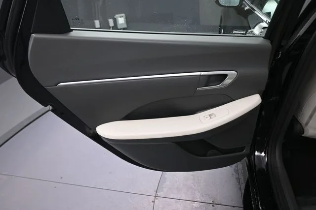 Used 2021 Black Hyundai SEL image 26