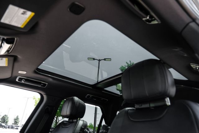 New 2026 Charente Grey Land Rover Dynamic SE image 5