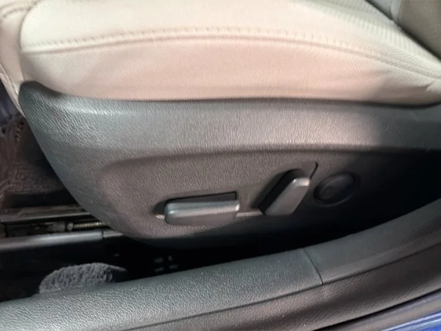 Used 2018 Blue Hyundai SEL image 16