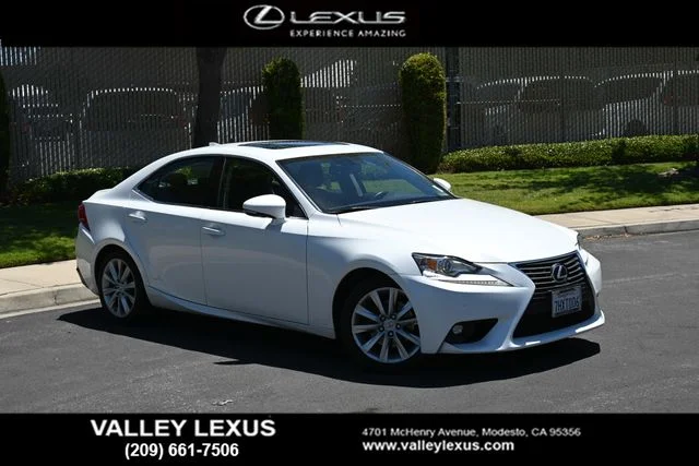 2015 Lexus IS 350's photo