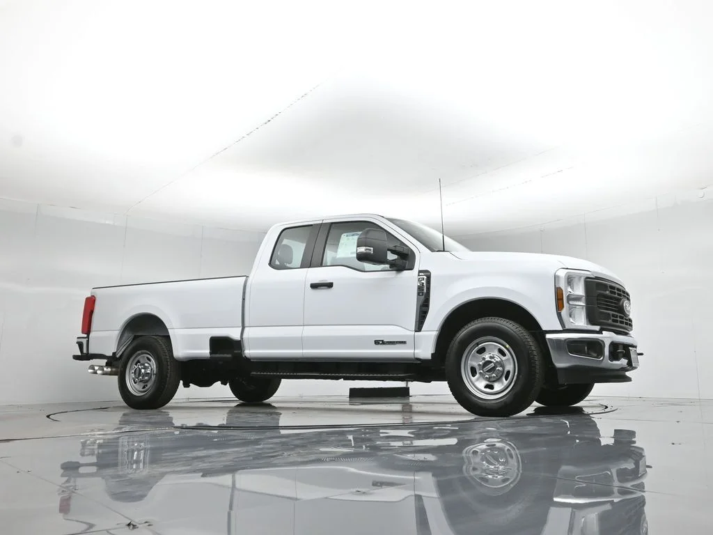 New 2026 Oxford White Ford XL image 3