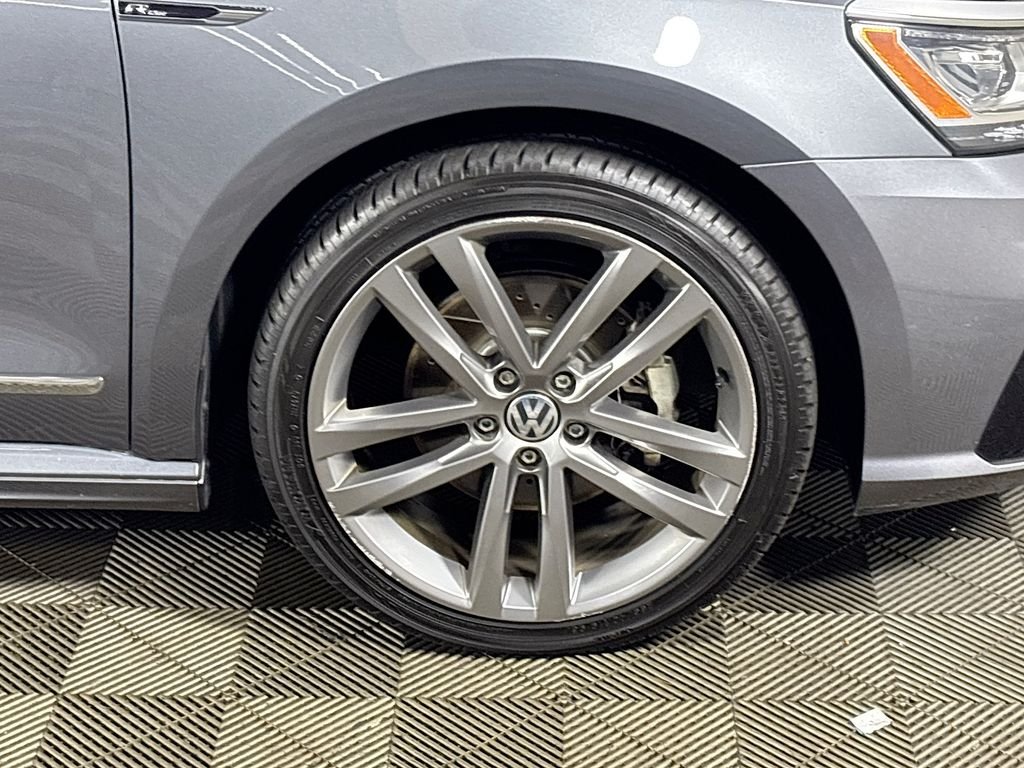 Used 2019 Platinum Gray Metallic Volkswagen 2.0T SE R-Line image 24