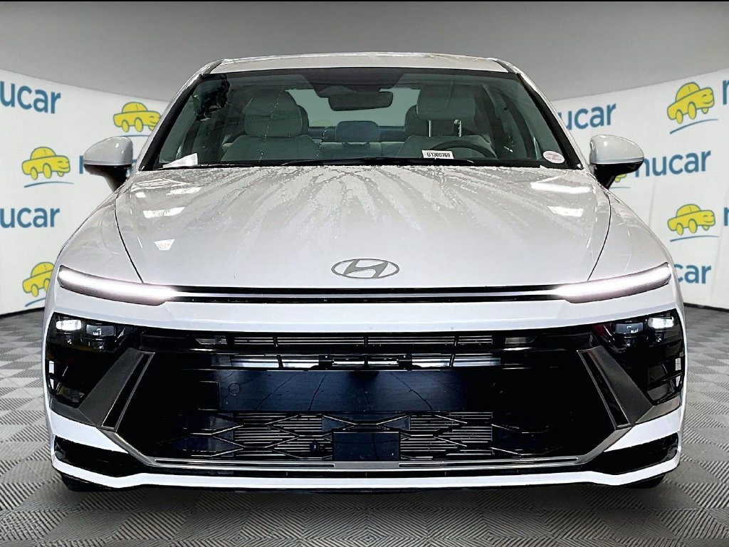 Used 2025 White Hyundai SEL image 2